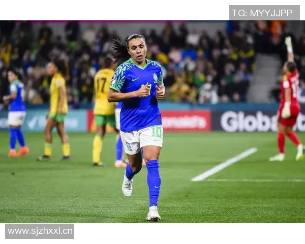 巴西女足与冰岛女足激战正酣展现巾帼风采与足球魅力