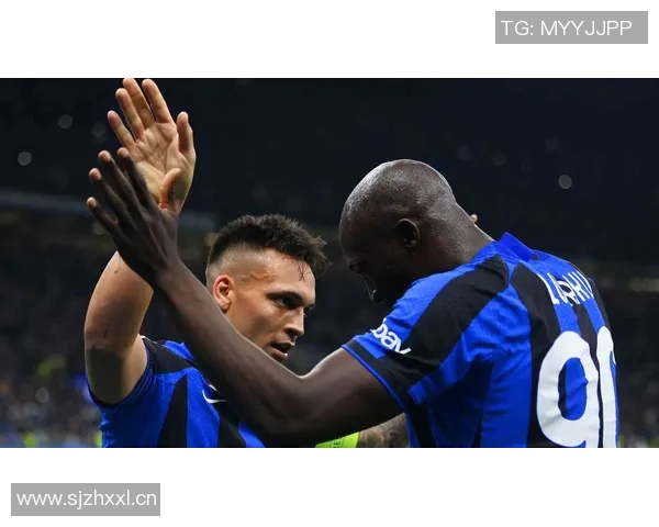 马丁内斯的传奇旅程:从青涩球员到世界足球巨星的蜕变与成就 马丁内斯的传奇旅程:从青涩球员到世界足球巨星的蜕变与成就