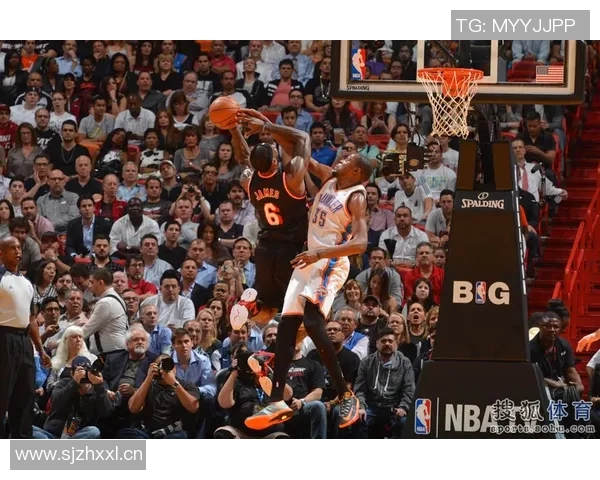 詹姆斯与杜兰特对决瞬间的精彩瞬间与篮球传奇的碰撞 詹姆斯与杜兰特对决瞬间的精彩瞬间与篮球传奇的碰撞