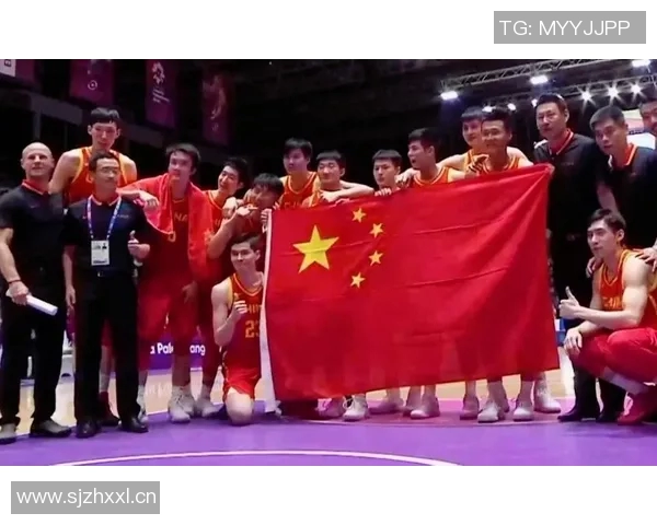 男篮红队中国迎战伊朗全力争胜展现团队精神与竞技风采